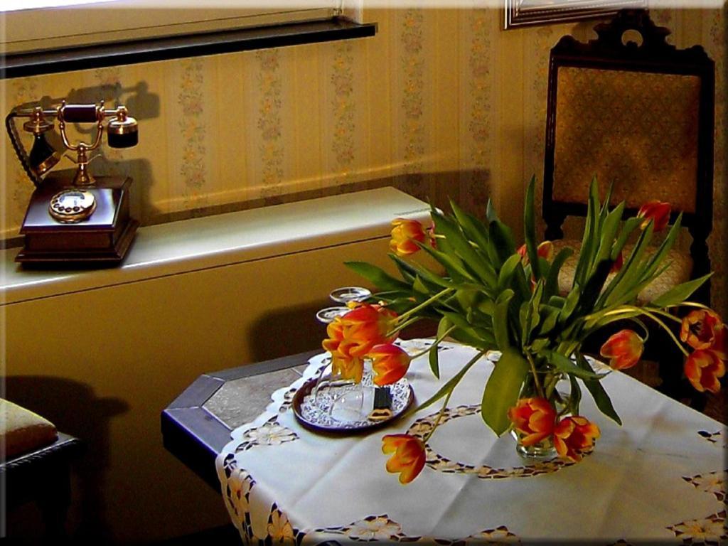 Hotel Graf Rolshausen Monschau Room photo